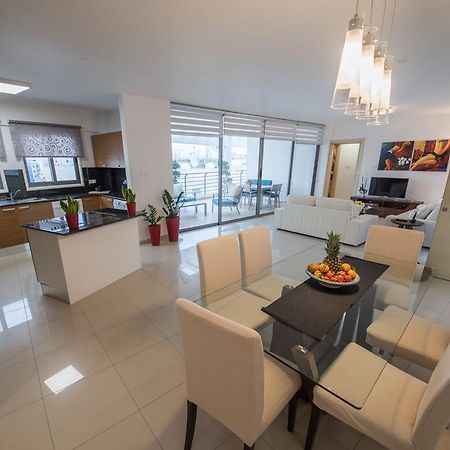 Skylight Megaron Apartment Larnaca Luaran gambar