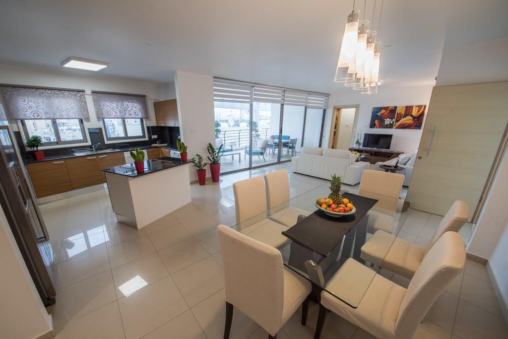 Skylight Megaron Apartment Larnaca Luaran gambar