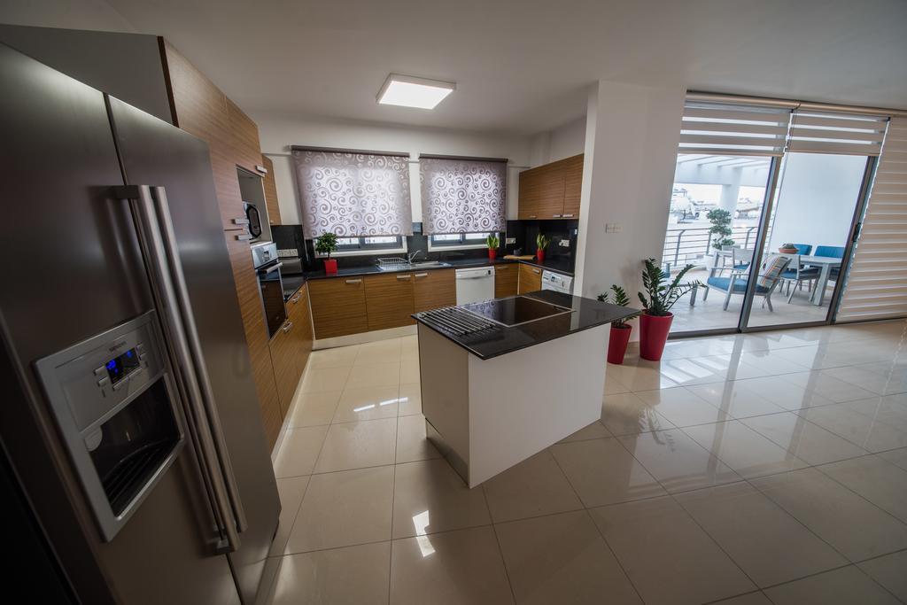 Skylight Megaron Apartment Larnaca Luaran gambar