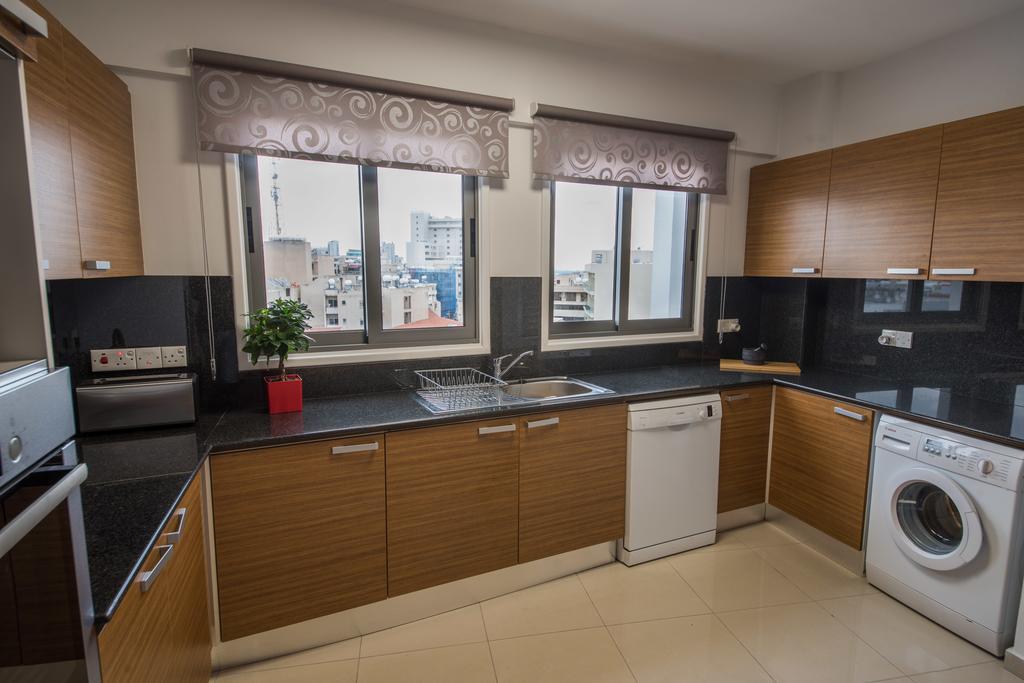Skylight Megaron Apartment Larnaca Luaran gambar